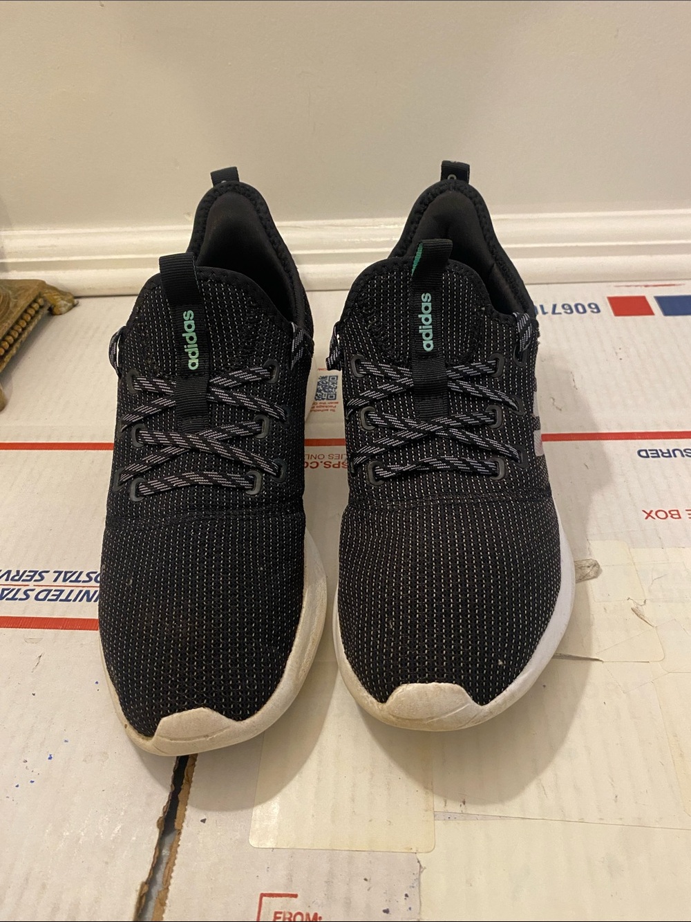Adidas size 8.5 sneakers good condition